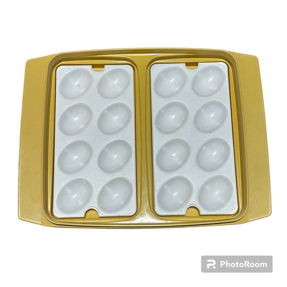 Sale today only!!!!! Vintage Tupperware deviled egg carrier - Picture 3 of 5